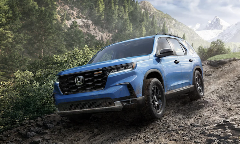 The throttle response of the 2025 Pilot is smooth & predictable, with seamless shifts from 10-speed automatic transmission.