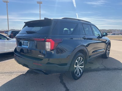 2025 Ford Explorer ST-Line