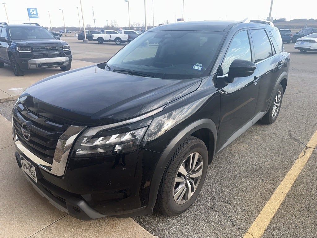 2025 Nissan Pathfinder SL