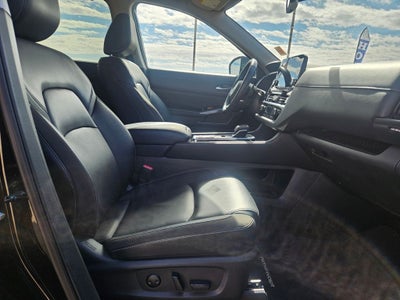 2025 Nissan Pathfinder SL