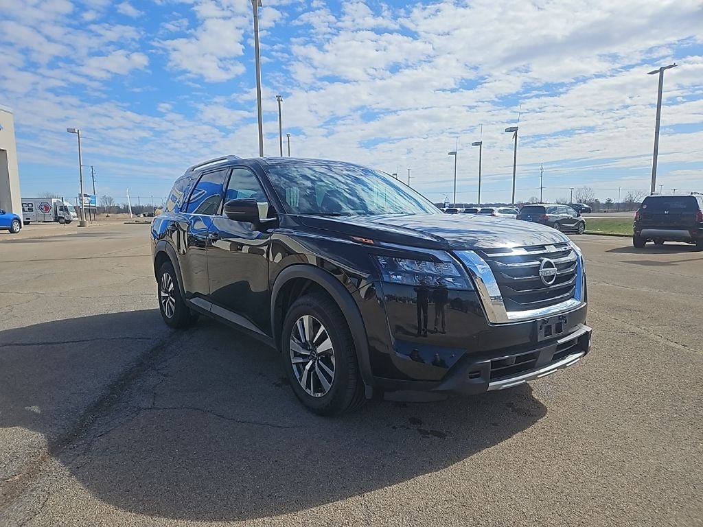 2025 Nissan Pathfinder SL