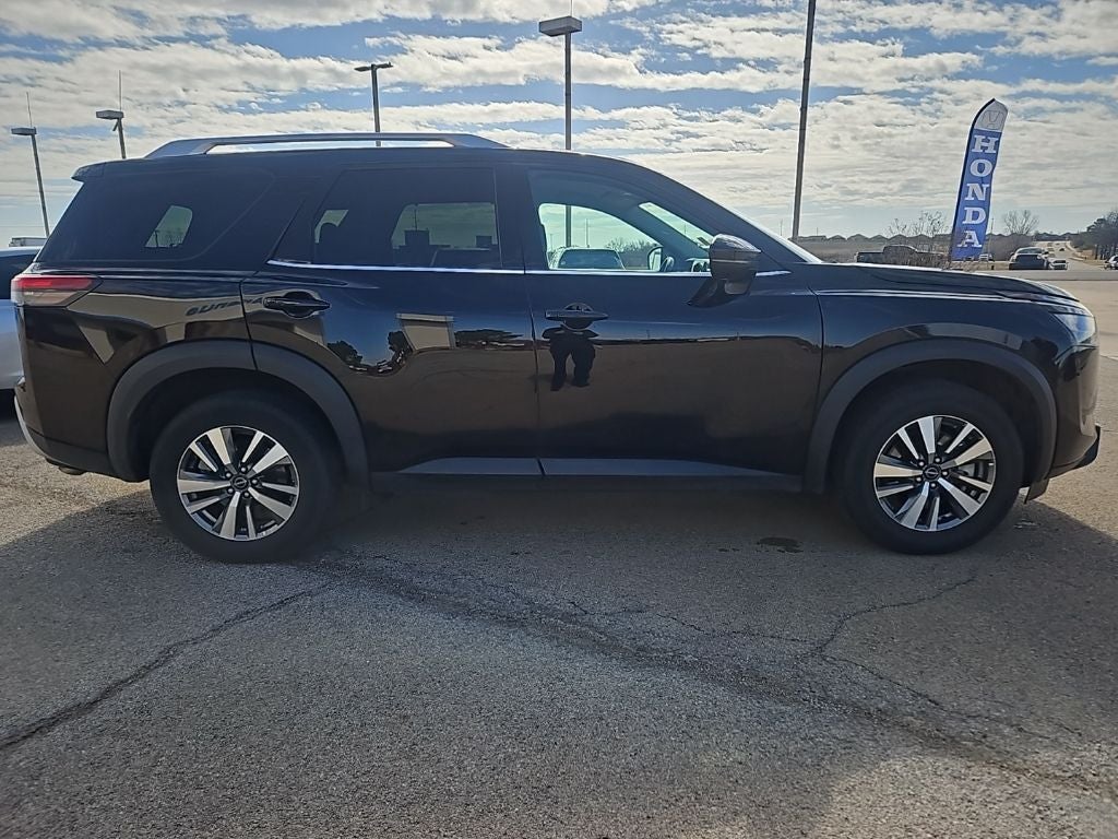 2025 Nissan Pathfinder SL