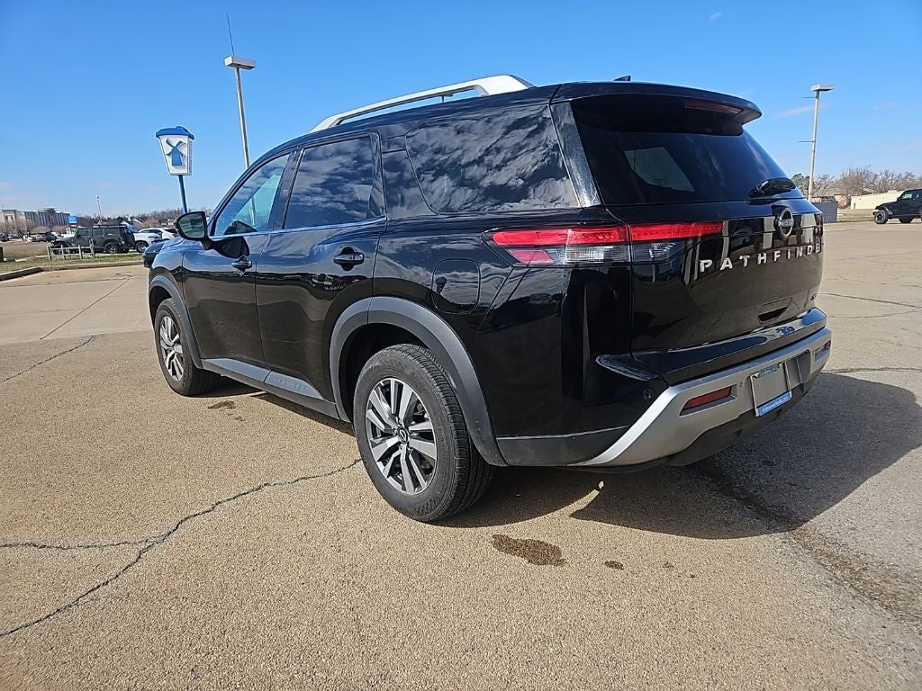 2025 Nissan Pathfinder SL