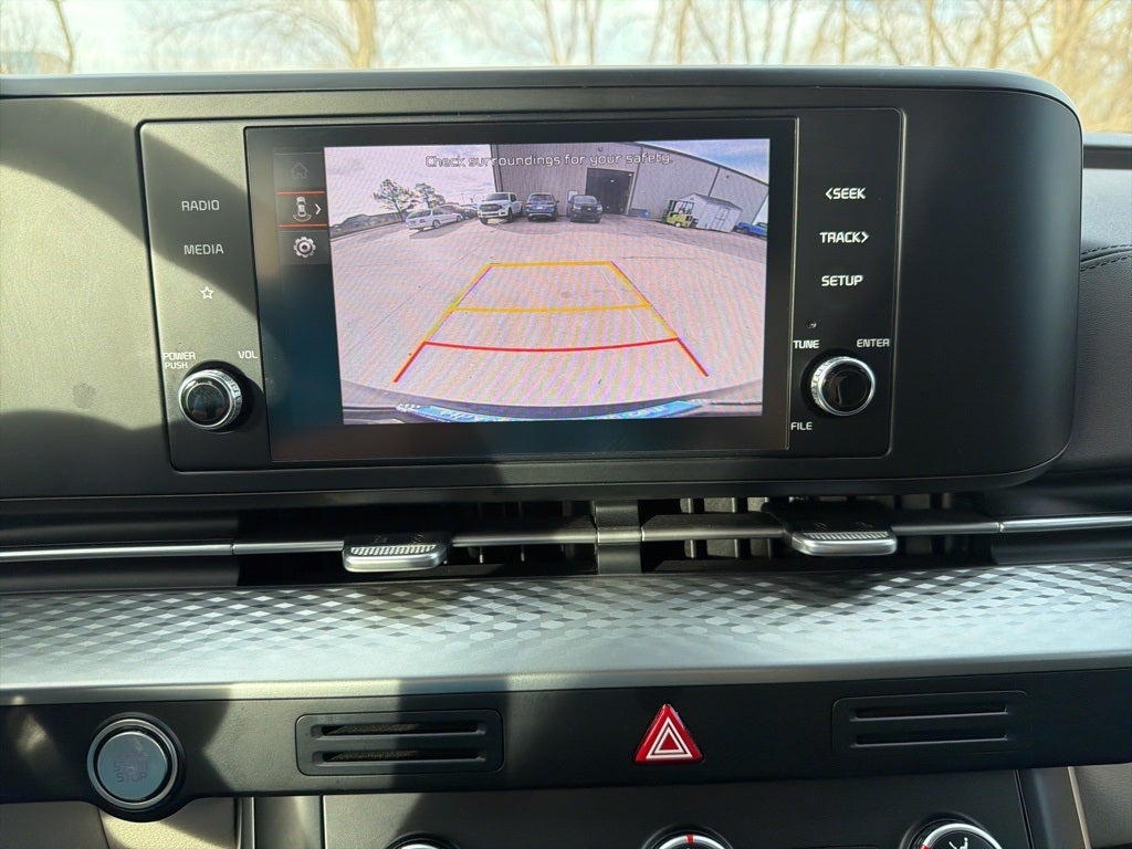 2024 Kia Carnival LX