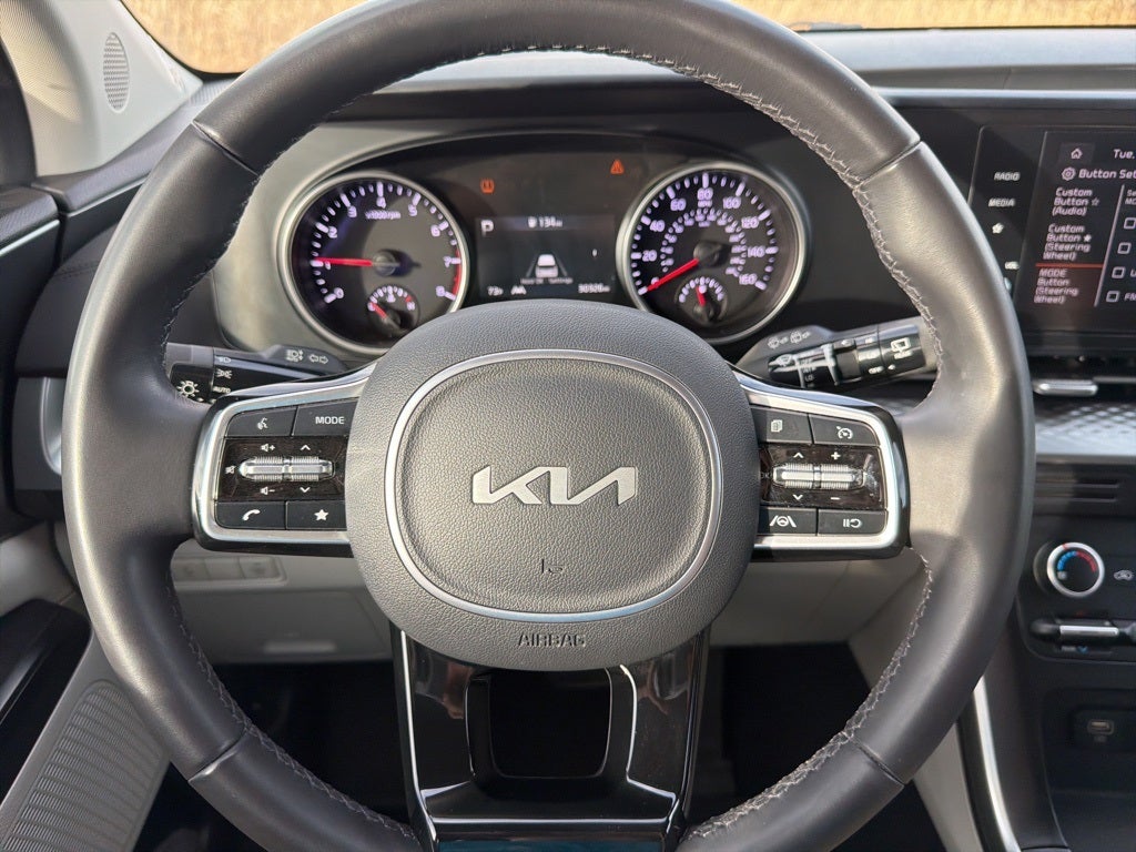 2024 Kia Carnival LX